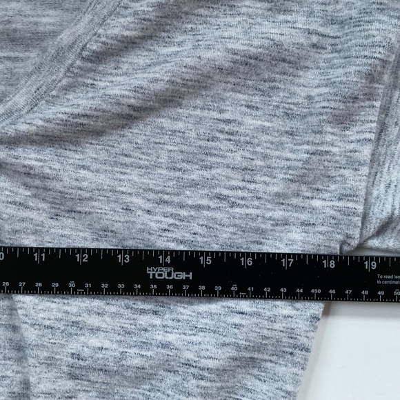 J. Crew Women’s Space-Dyed Deep V-Neck Henley Sweater Sz M Heater Gray Preppy - Picture 5 of 9